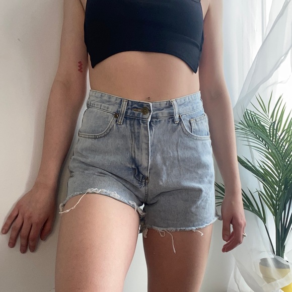 Light washed denim HIGH WAISTED shorts with slit on the back - Picture 6 of 8